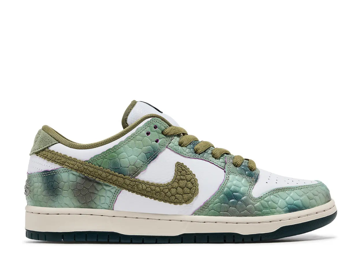 SB Dunk Low Chameleon