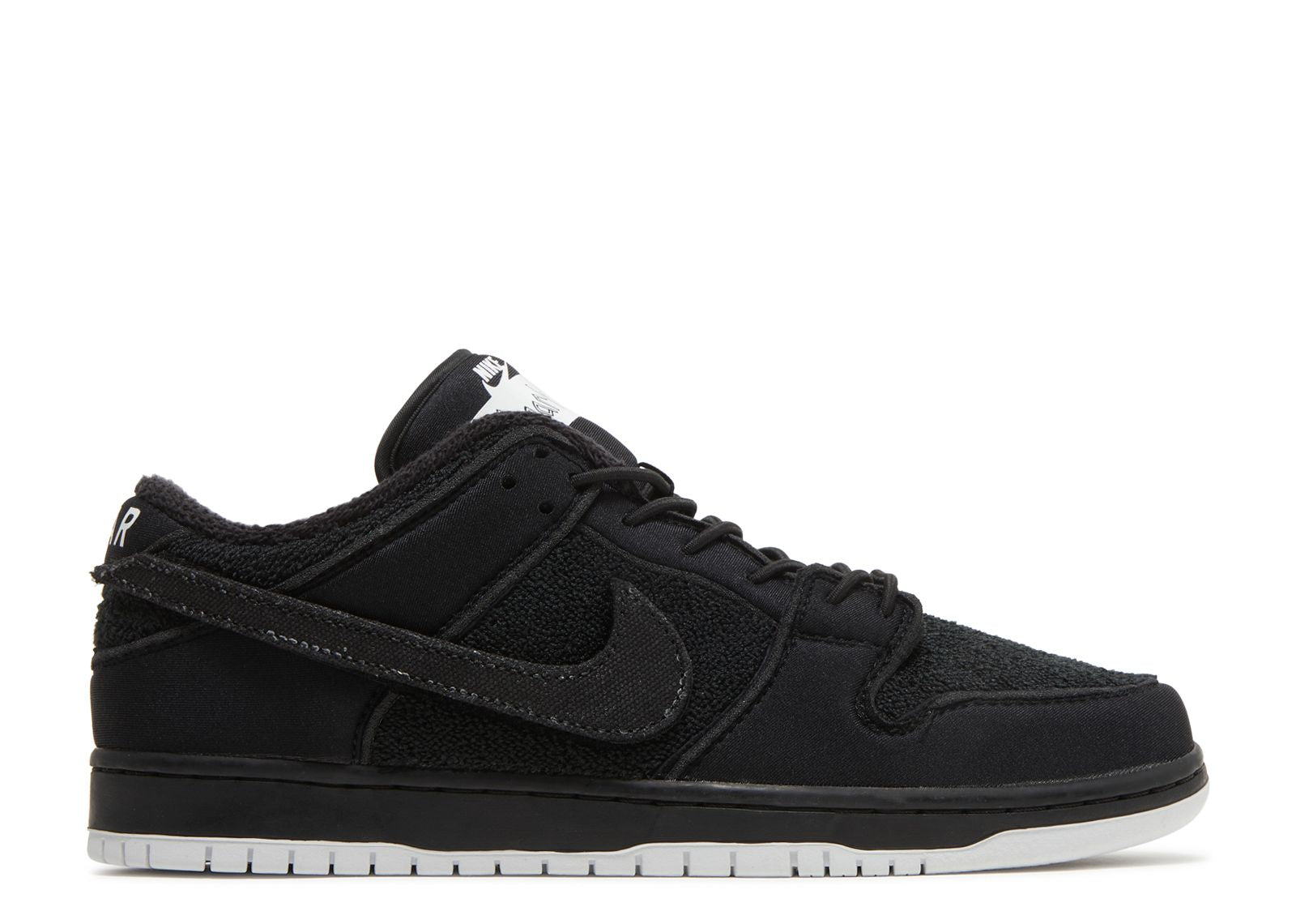 SB Dunk Low Gnarhunters